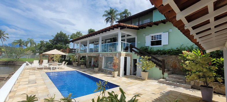 Angra dos Reis by the sea., good for up to 12 people