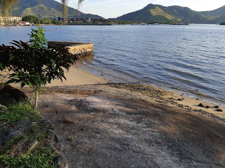 Angra dos Reis by the sea., good for up to 12 people