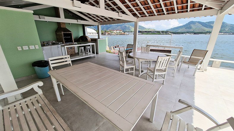 Angra dos Reis by the sea., good for up to 12 people