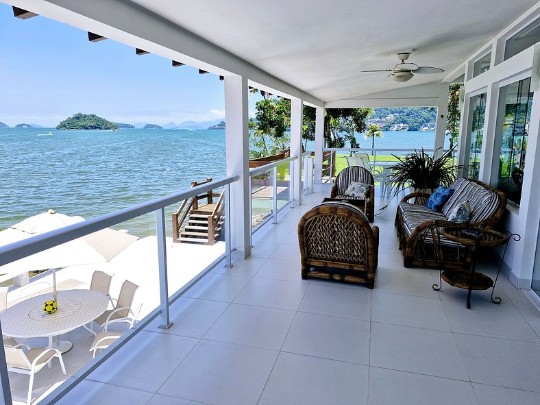 Angra dos Reis con piés al mar