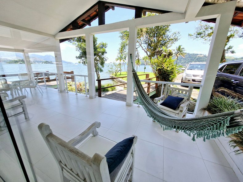 Angra dos Reis con piés al mar