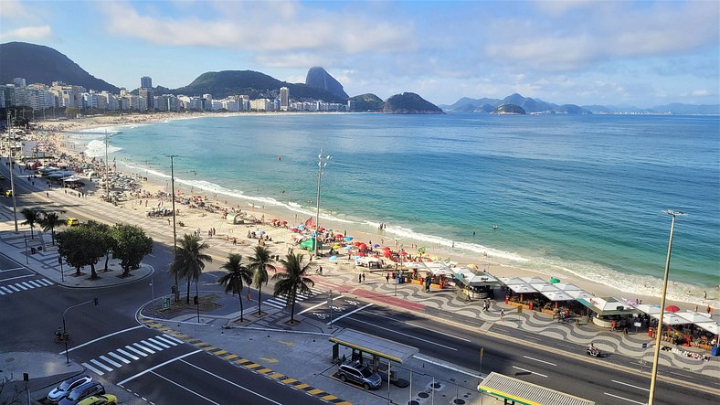 Beach front apartmenet at Avenida Atlantica