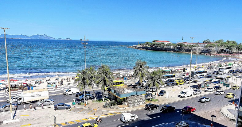 Beach front apartment at Avenida Atlantica