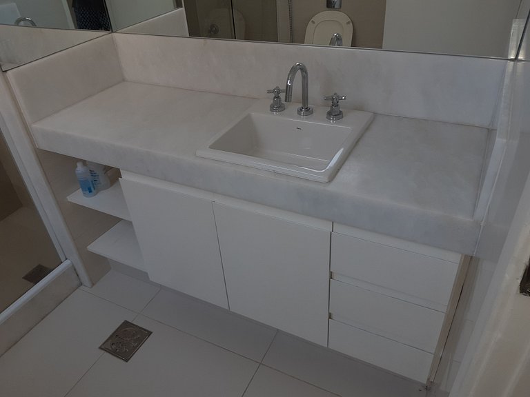 Charmoso apartamento a 1 quadra da praia