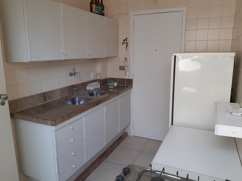 Charmoso apartamento a 1 quadra da praia