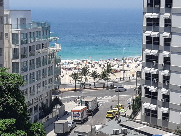 Charmoso apartamento a 1 quadra da praia