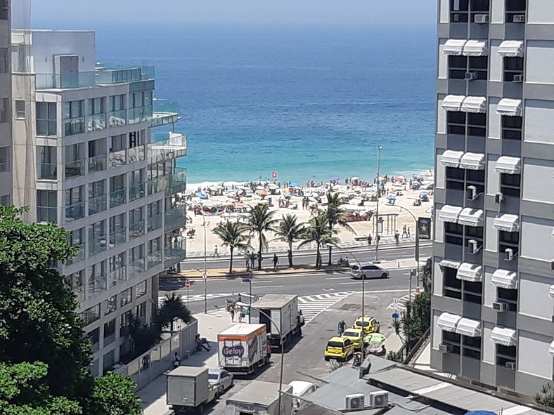 Charmoso apartamento a 1 quadra da praia