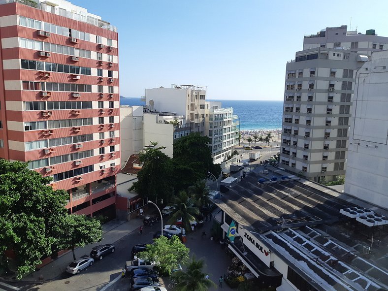 Charmoso apartamento a 1 quadra da praia