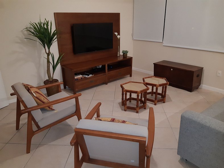 Charmoso apartamento a 1 quadra da praia