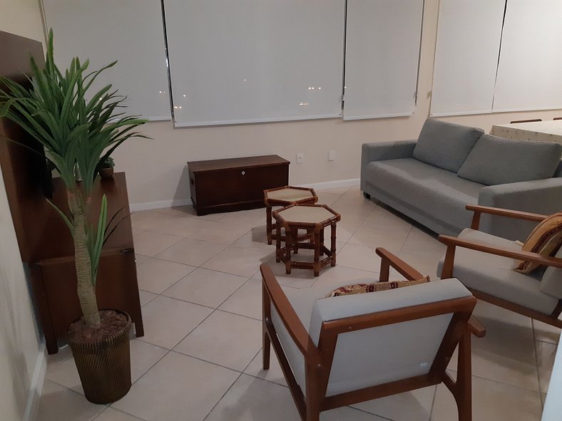 Charmoso apartamento a 1 quadra da praia