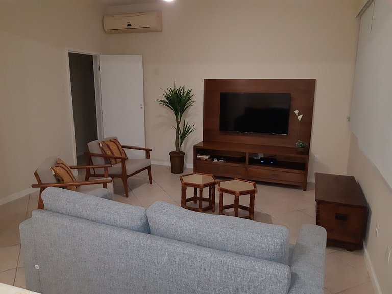 Charmoso apartamento a 1 quadra da praia