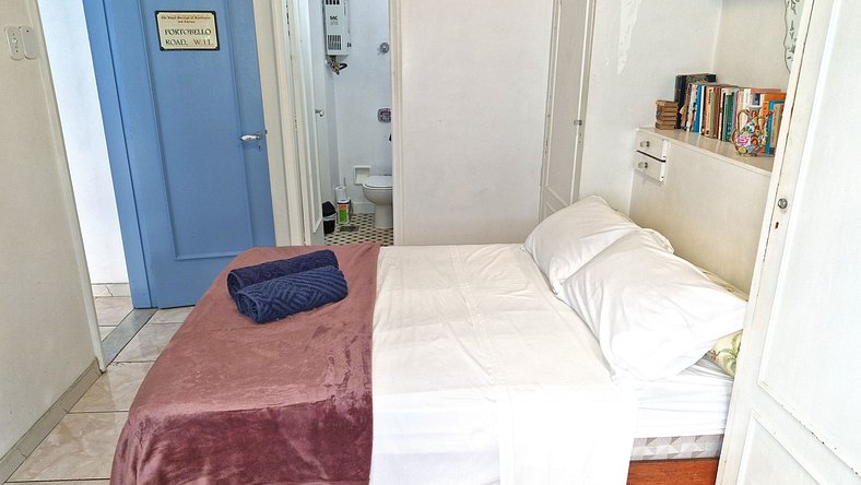 Dormitorio y sala de estar a 2 cuadras de la playa.