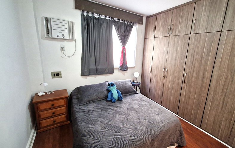 Dormitorio y salón cerca de la playa.