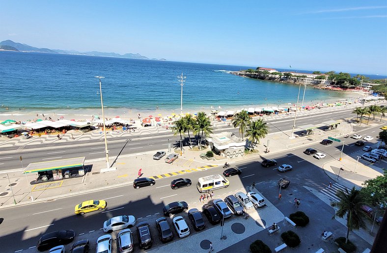 Edificio histórico con vistas al mar de Copacabana