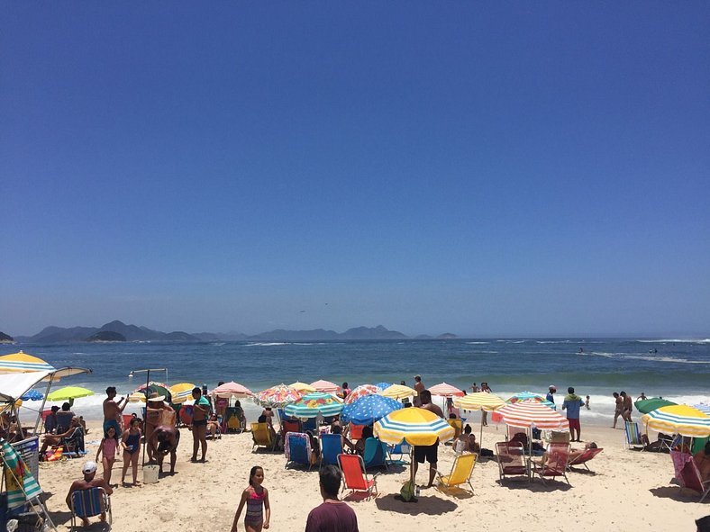 Edificio histórico con vistas al mar de Copacabana