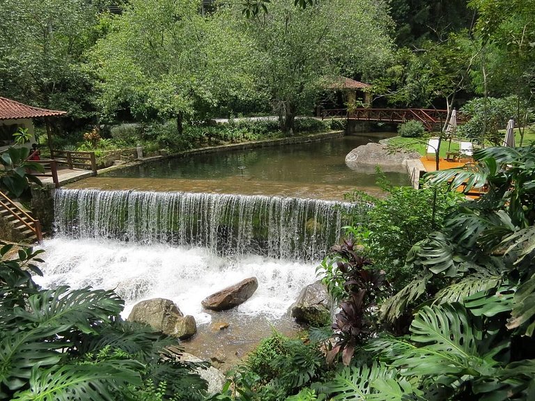 Espectacular casa de campo con piscina natural