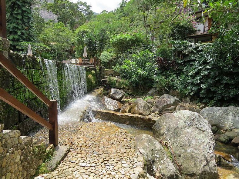 Espectacular casa de campo con piscina natural