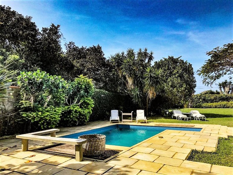 Hermosa casa con piscina a un paso de la playa