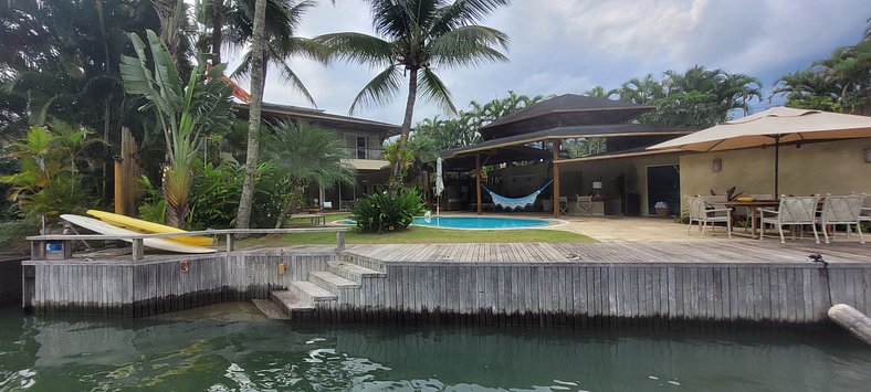 Lujosa casa junto al mar