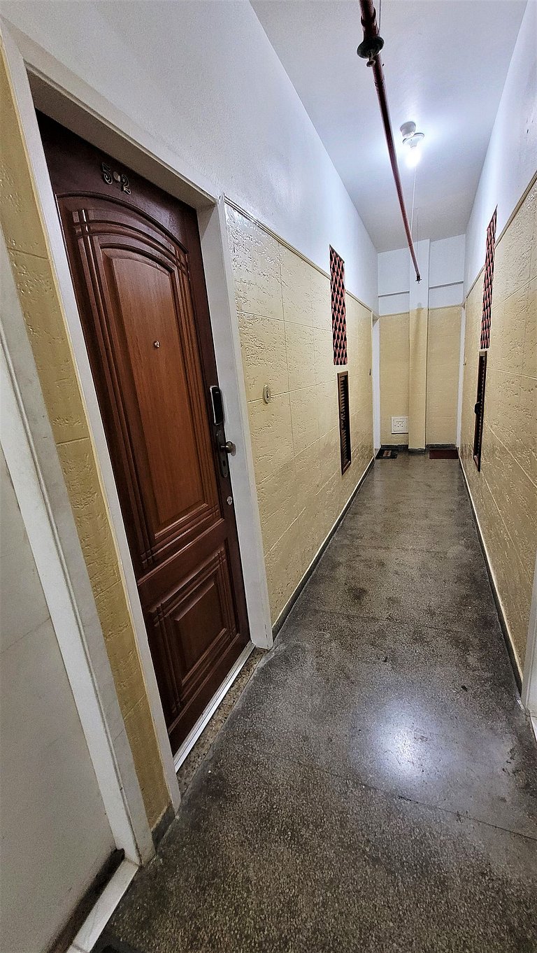 Quarto e sala novo e silencioso